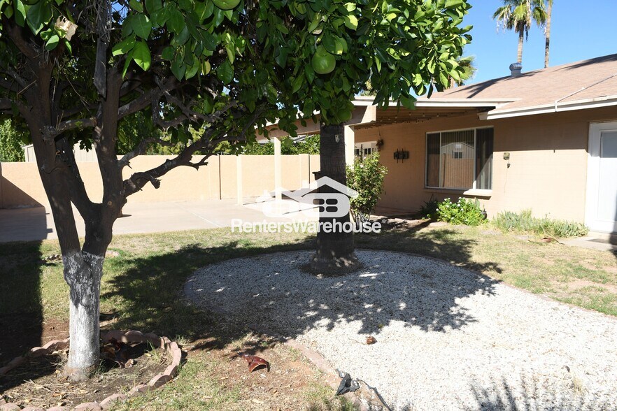Building Photo - 10700 E Hope Dr