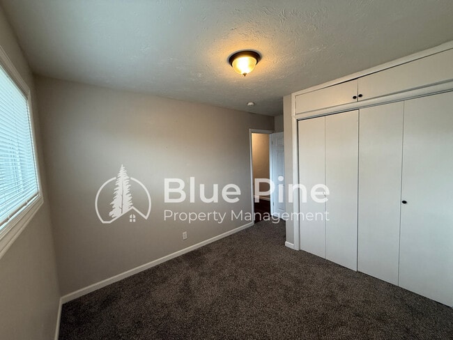 Building Photo - 410 Lincoln Dr