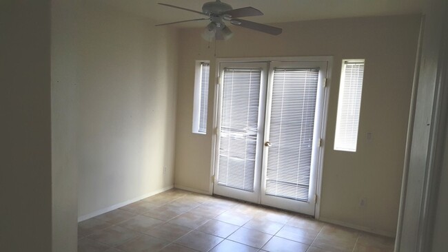 Building Photo - SPACIOUS TEMPE TOWNHOME!