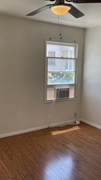 Building Photo - 2477 Silver Lake Blvd