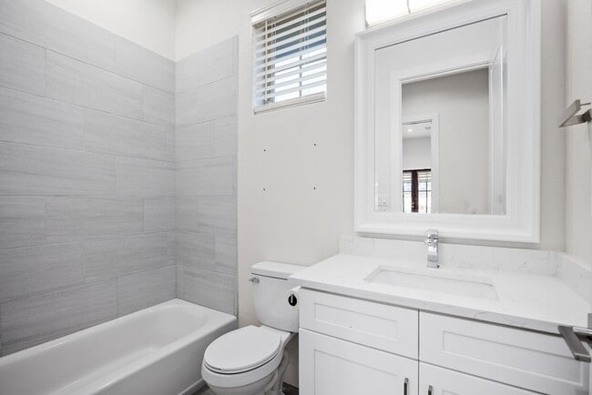 Building Photo - 22 Pinnacle Club Dr