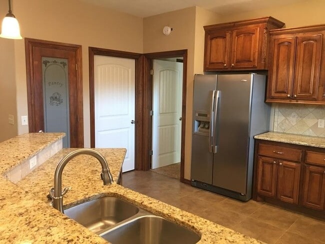 Building Photo - 1213 Red Rock Dr