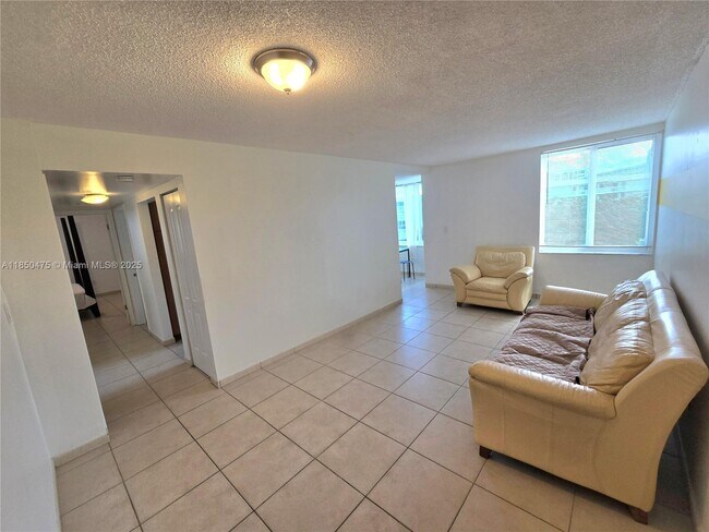 Building Photo - 250 180th Dr