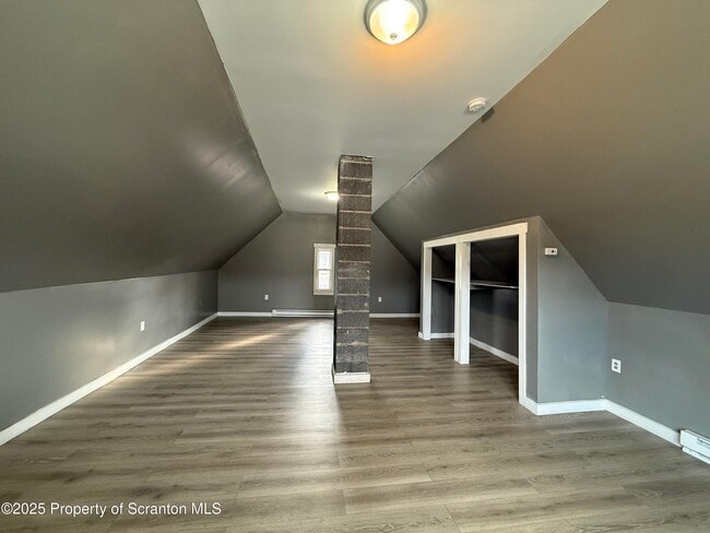 Building Photo - 2204 Golden Ave