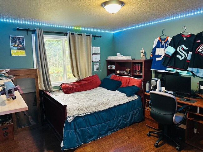 Building Photo - Beautiful Custom Newly Remodeled Home
