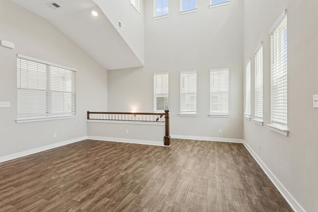 Building Photo - End Unit 2BR Condo with Garage, Balcony & Open Living