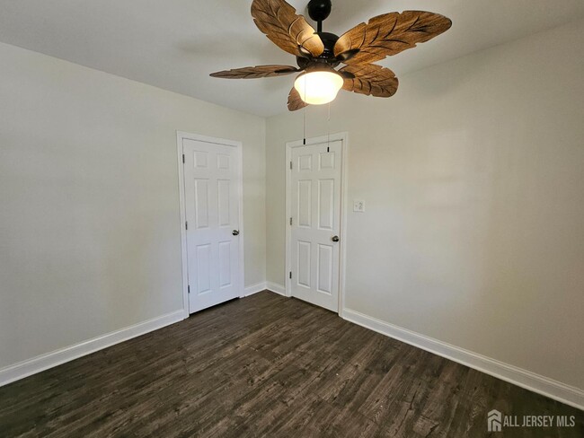 Building Photo - 60 6th Ave