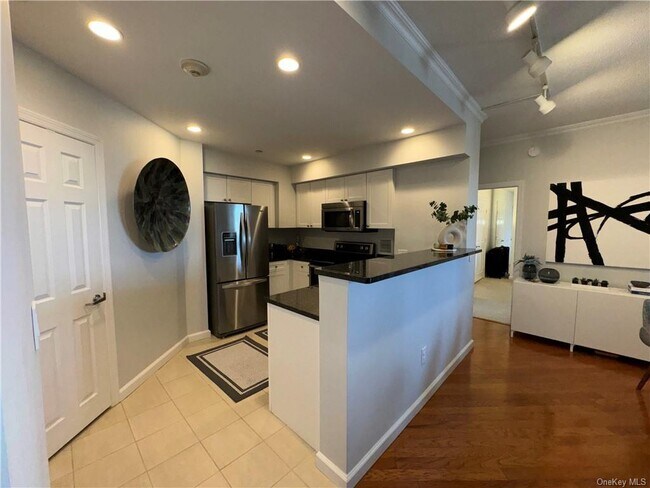 Building Photo - 300 Mamaroneck Ave