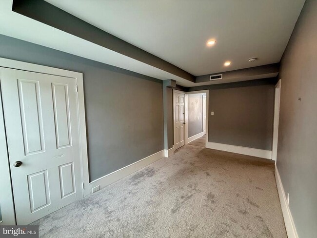 Building Photo - 25 W State St