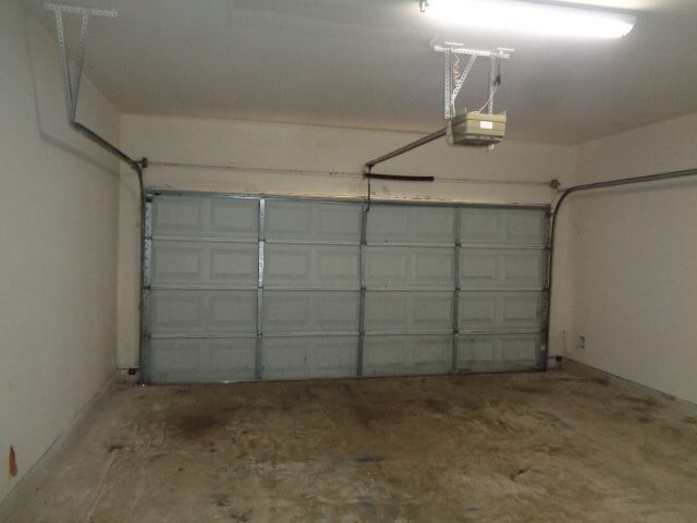 Building Photo - 17111 Oakwood Chase Dr