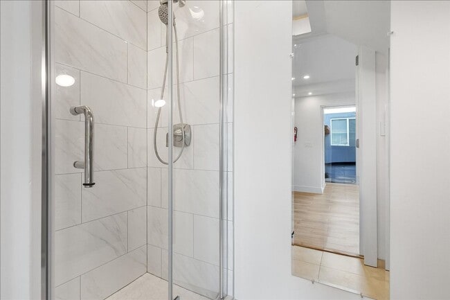 Building Photo - 1012 Broadway