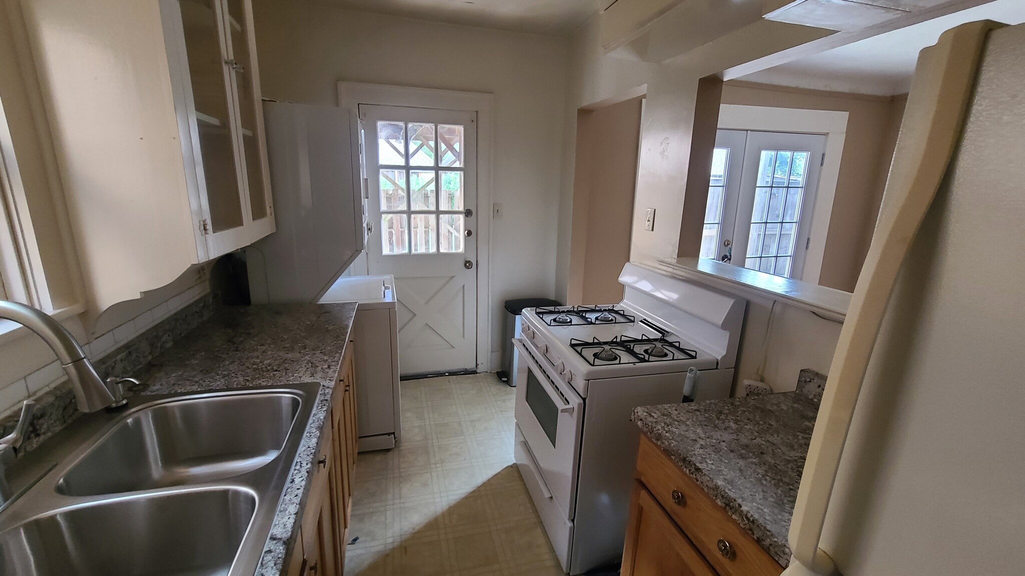 Building Photo - 1610 Castle Ct