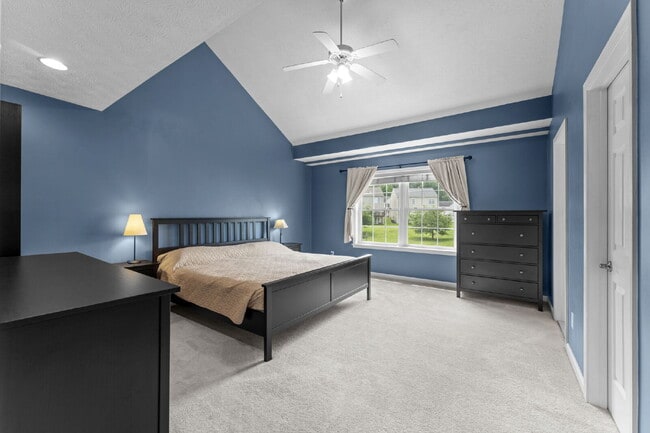Building Photo - Welcome home to this well-maintained 4-bed...