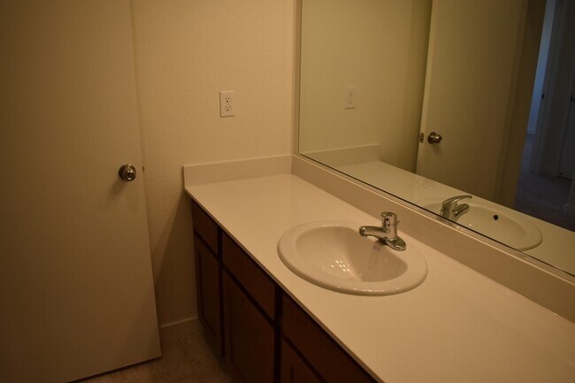 Building Photo - 855 Sophie Ct
