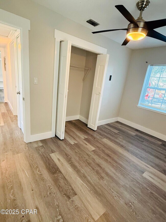 Building Photo - 1305 Flower Dr