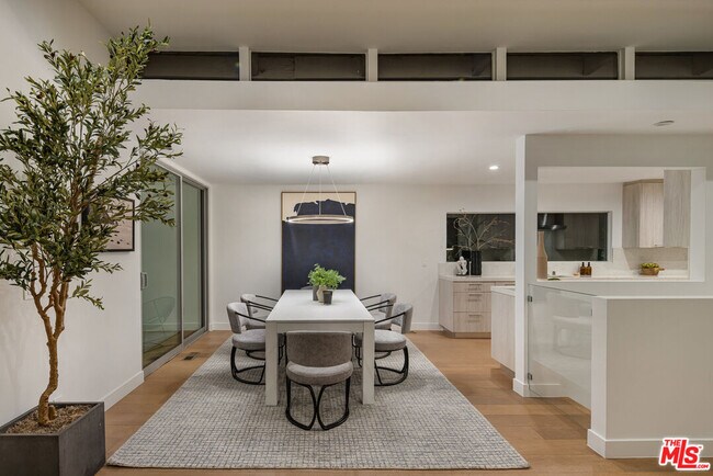 Building Photo - 3564 Multiview Dr