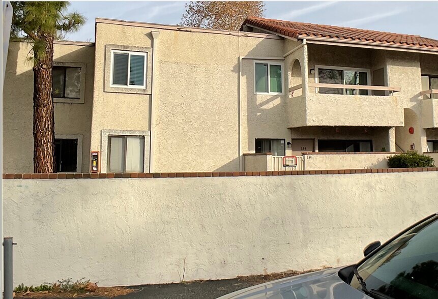 Building Photo - 25019 Peachland Ave