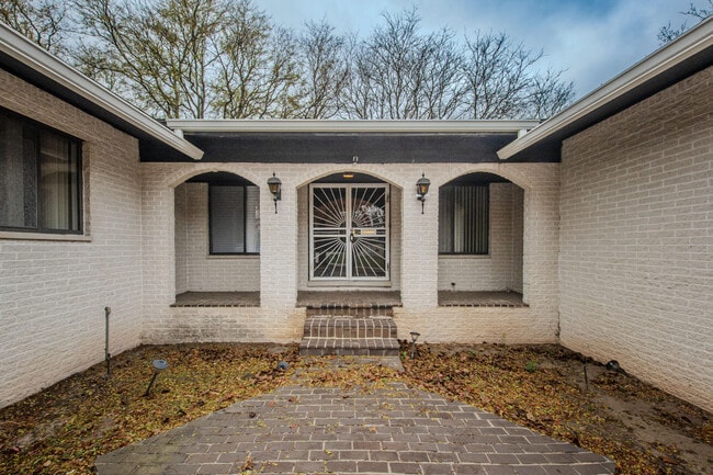 Building Photo - 22745 Wrexford Dr