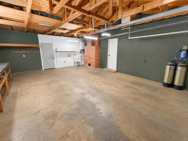 Building Photo - 3BR Cul-de-Sac Home w/ Solar, Water Softener, and Large Yard