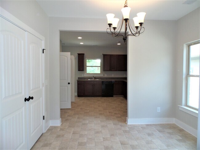 Building Photo - Home for rent in Odenville... Available to...