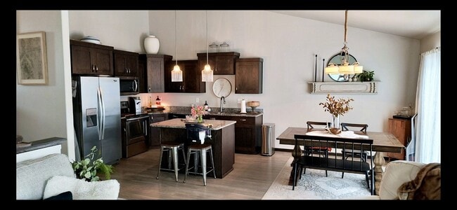 Building Photo - 3 Bed 3 Bath Twin Home