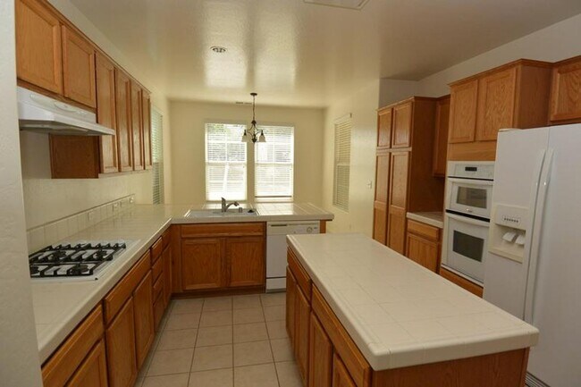 Building Photo - 3204 N Kayenta St