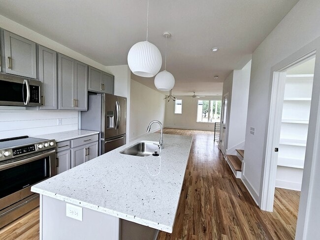 Building Photo - 522 Cliff Cir