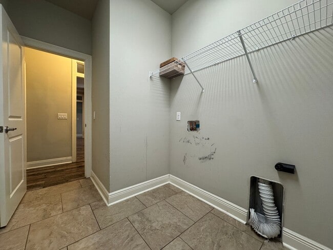 Building Photo - 2369 Belmont Dr