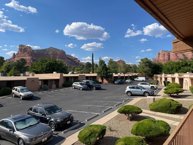 Building Photo - TOWNHOME - VILLAGE OF OAK CREEK - RED ROCK...