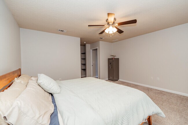 Building Photo - 5280 Moore Loop
