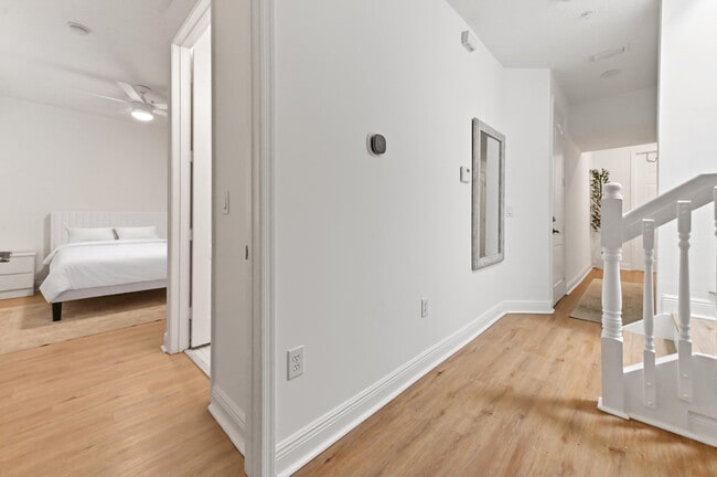 Building Photo - 642 NW 38th Cir