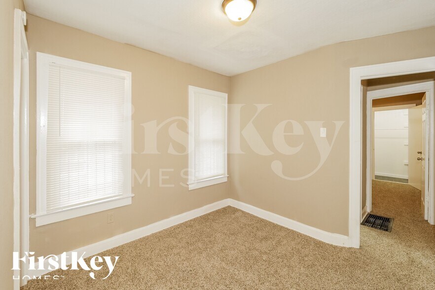 Building Photo - 6220 Tracy Ave