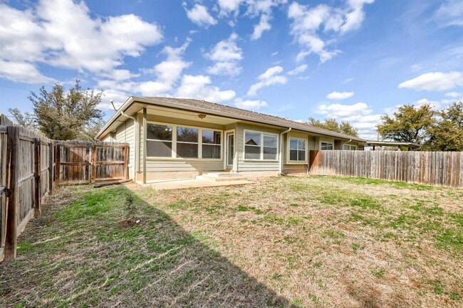 Building Photo - 21501 Boggy Ford Rd