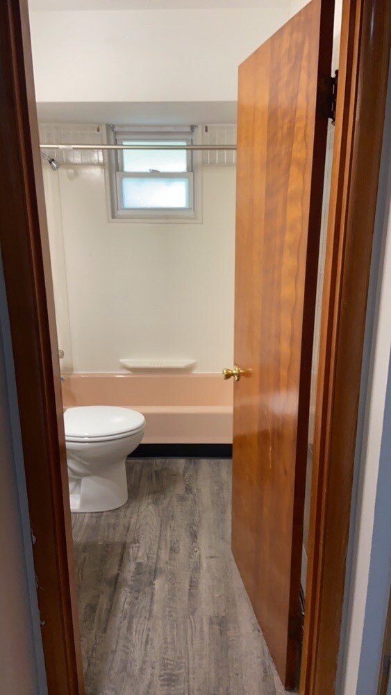 Building Photo - 536 S Main St