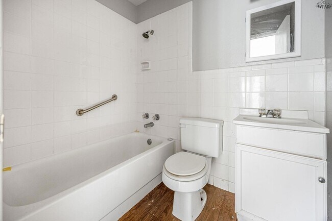 Building Photo - 1811 Deer Park Way