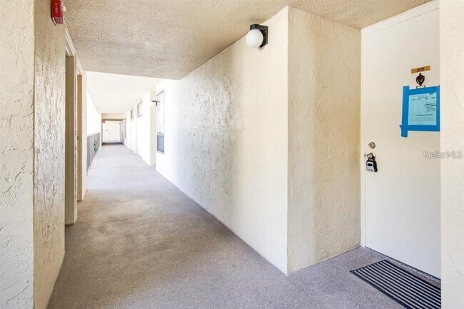 Building Photo - 2615 Cove Cay Dr