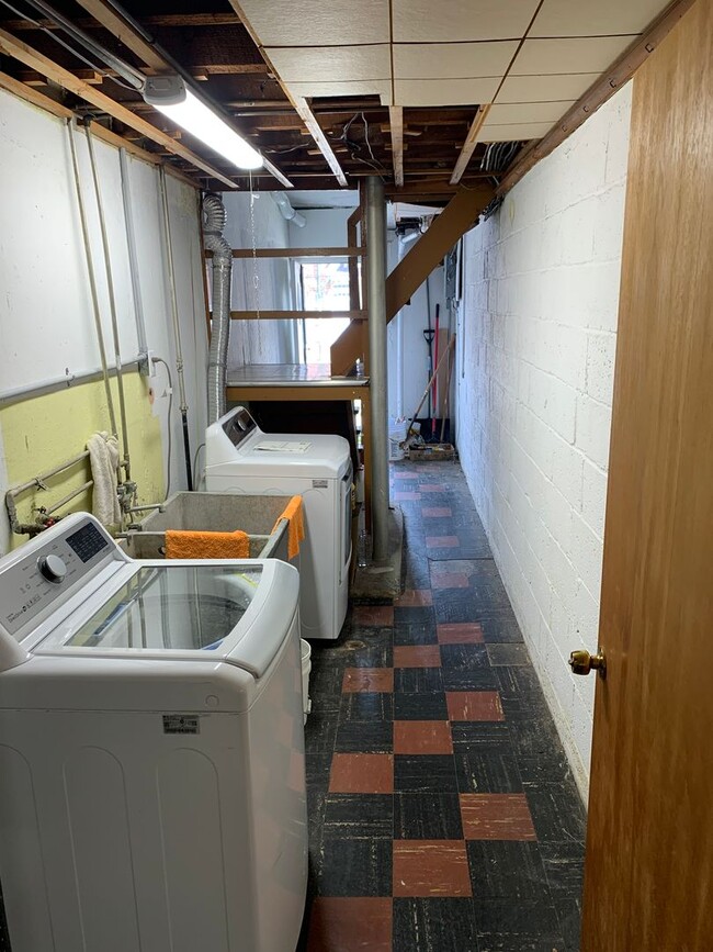 Building Photo - Renovated 3 bed 1 bath house for rent