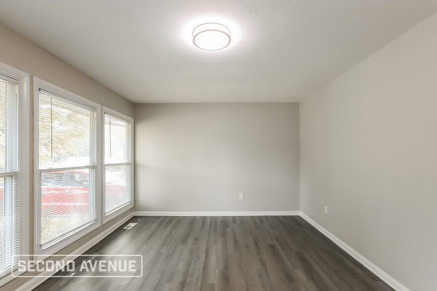 Building Photo - 9655 Manhattan Dr