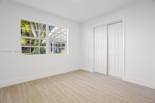 Building Photo - 6825 SW 12th St