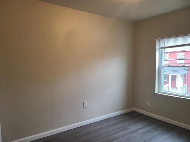 Building Photo - 31 Upland Ave