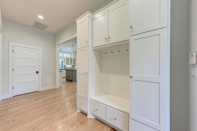 Building Photo - 1707 W St Johns Ave