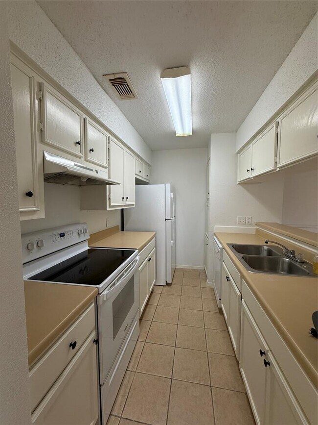 Building Photo - 10616 Mellow Meadow Dr