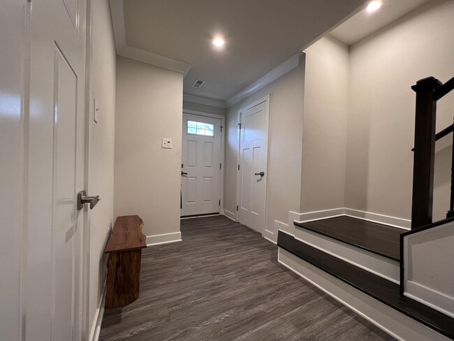 Building Photo - 217 Stonehurst Dr
