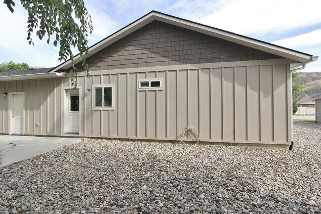 Building Photo - 116A Saddlenotch Horseshoe Bend