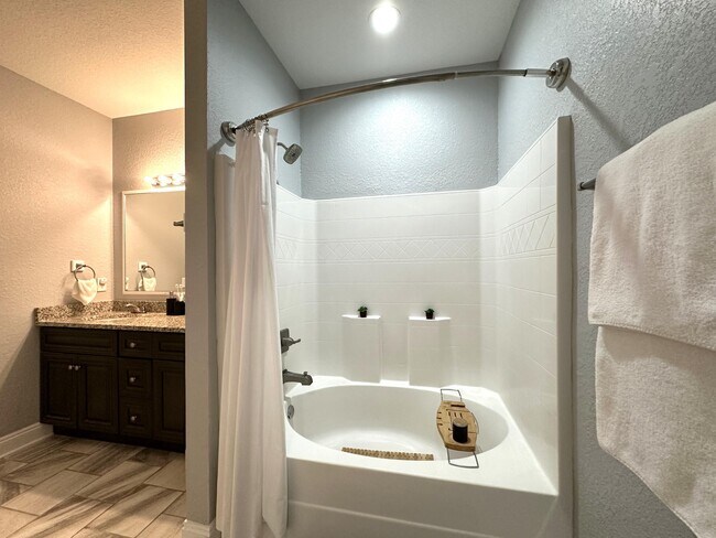 Building Photo - 113 Tranquility Dr