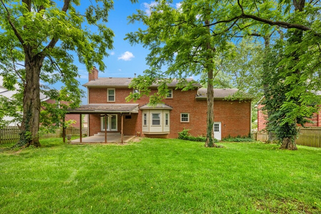 Building Photo - 2152 Sallee Dr
