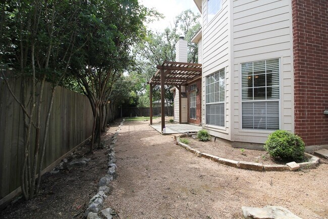 Building Photo - Beautiful home in Helotes. 3 Bedroom, 2 1/2 Bath Move In June 10th!