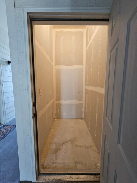 Building Photo - 2428 W 82nd Pl