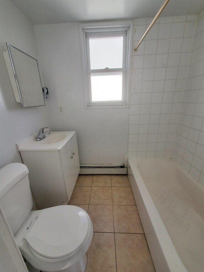 Building Photo - 16 Mechanic St