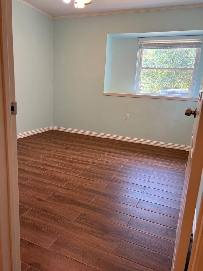 Building Photo - 5910 Dawnridge Dr